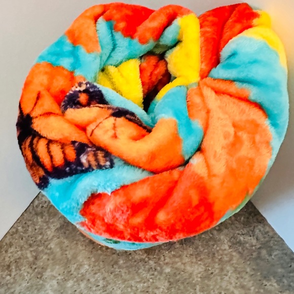 Oversized Plush Throw - Picture 3 of 3